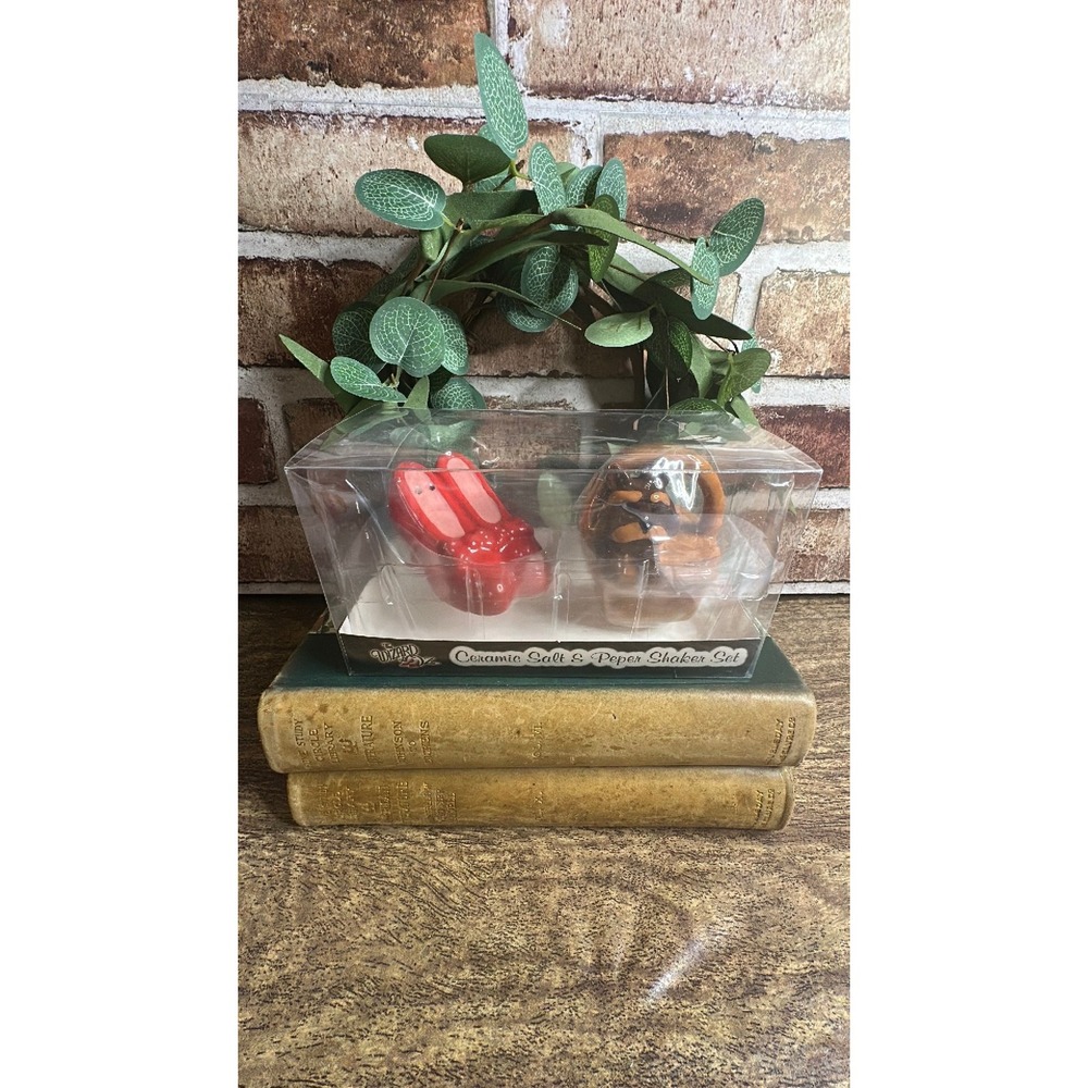 NIB Wizard of Oz Ceramic Salt & Pepper Shaker Set